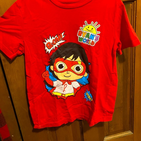 Ryan’s World Robe & Shirts Size 6 - Picture 3 of 4